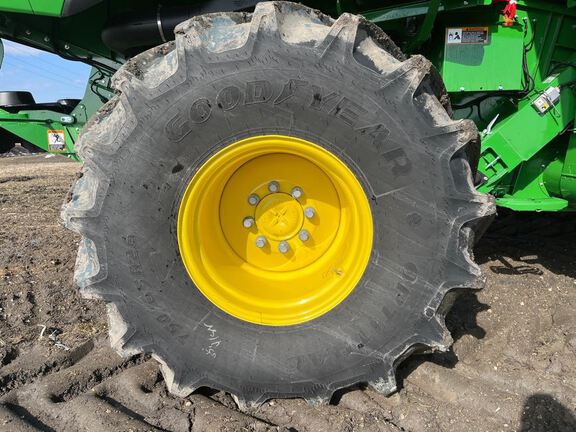 2025 John Deere S7 700 Combine