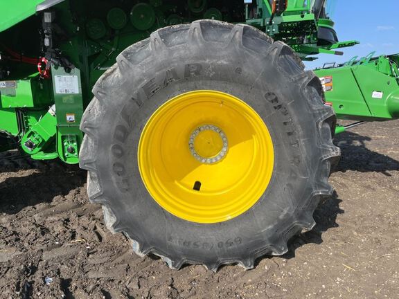 2025 John Deere S7 700 Combine