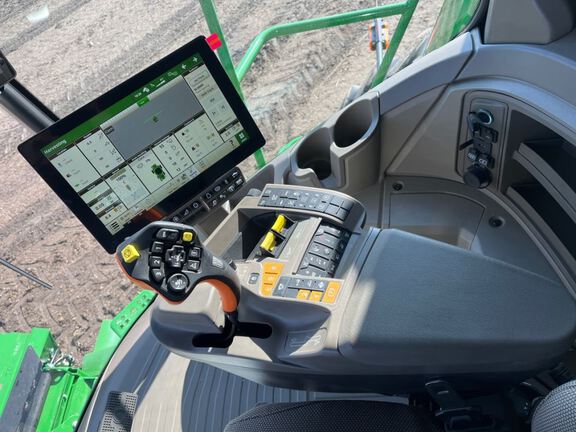 2025 John Deere S7 700 Combine
