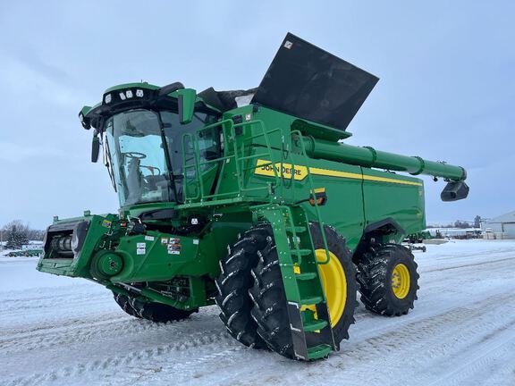 2025 John Deere S7 700 Combine