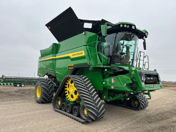 2025 John Deere S7 800 Combine