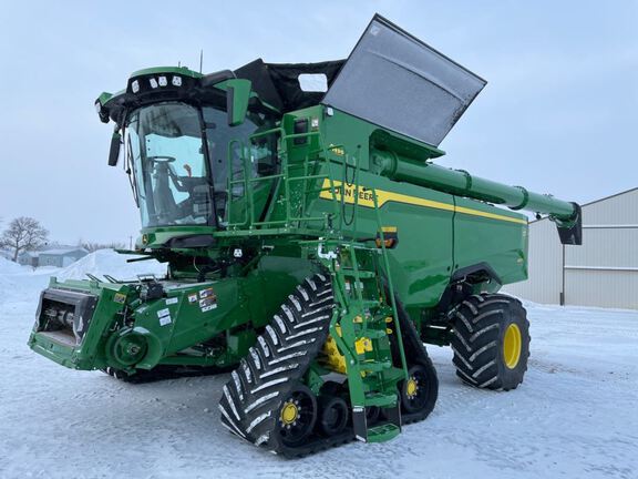 2025 John Deere S7 800 Combine