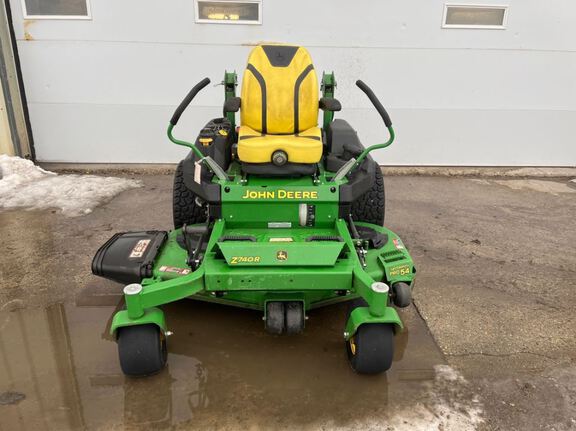 2019 John Deere Z740R Mower/Zero Turn