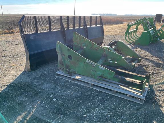 Leon 4000 BLADE Tractor Attachment