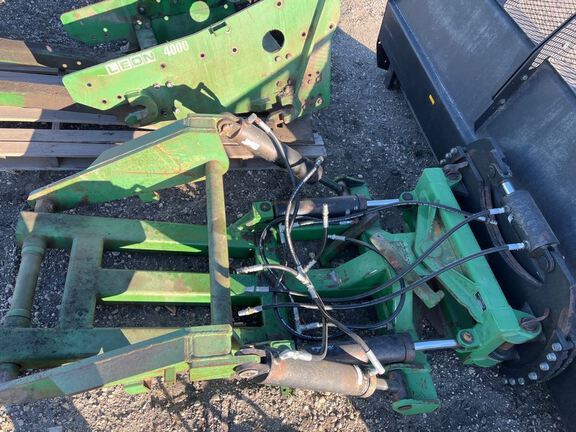 Leon 4000 BLADE Tractor Attachment