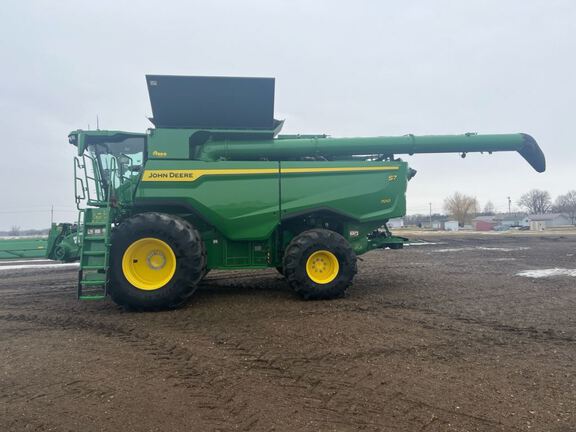 2025 John Deere S7 700 Combine