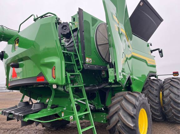 2025 John Deere S7 700 Combine