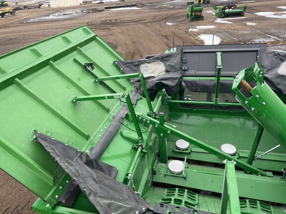 2025 John Deere S7 700 Combine