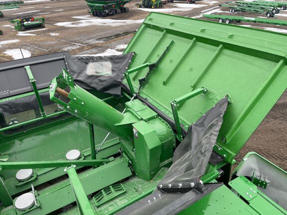 2025 John Deere S7 700 Combine