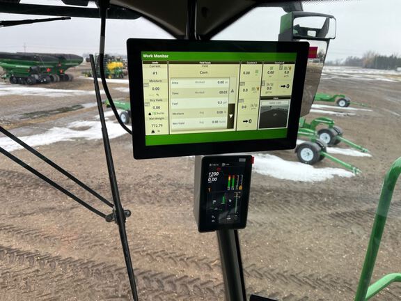 2025 John Deere S7 700 Combine