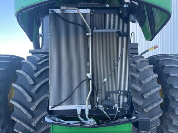 2013 John Deere 9560R Tractor 4WD