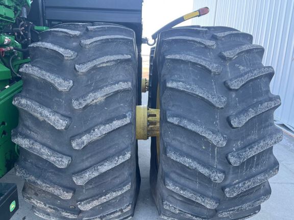 2013 John Deere 9560R Tractor 4WD