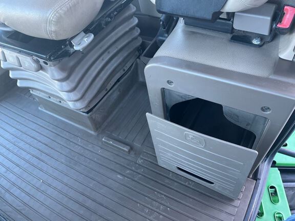 2013 John Deere 9560R Tractor 4WD