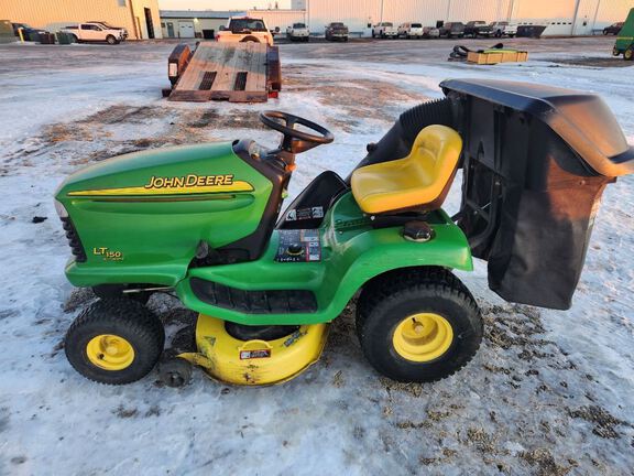 2004 John Deere LT150 Garden Tractor