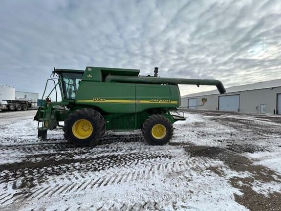 2001 John Deere 9750 STS Combine