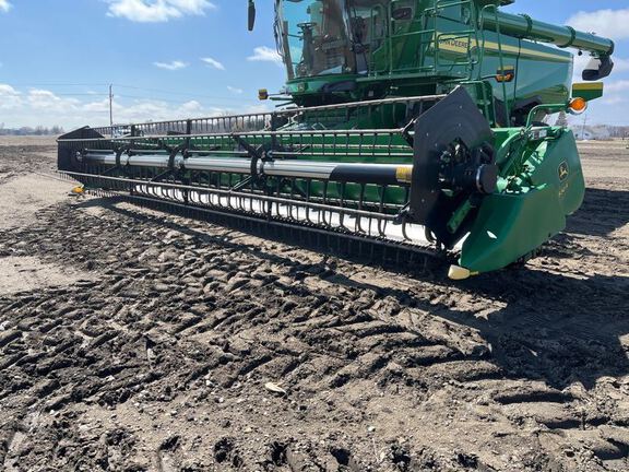 2002 John Deere 930F Header Combine