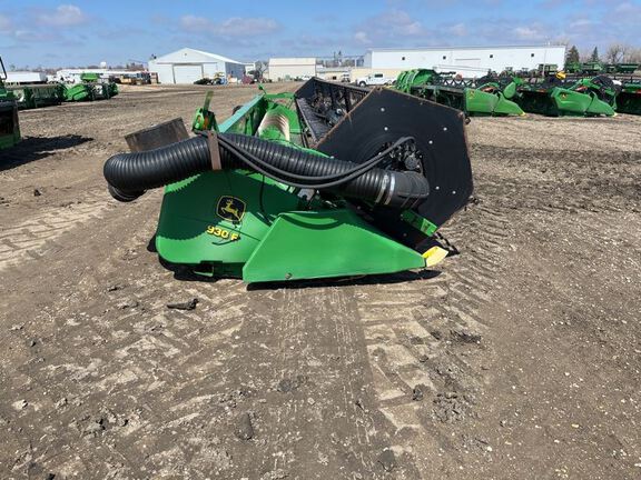 2002 John Deere 930F Header Combine
