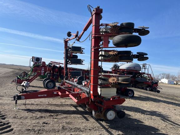 1999 AGCO White 6122 Planter