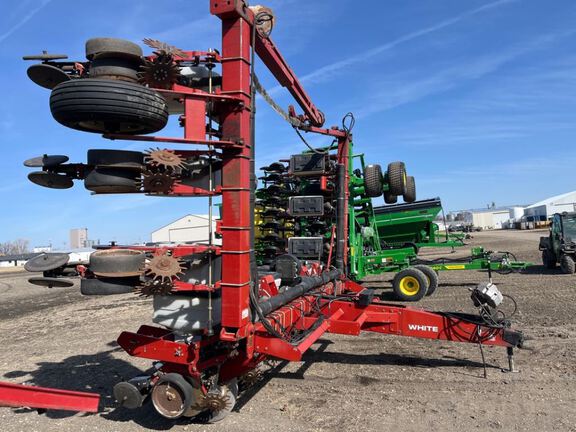 1999 AGCO White 6122 Planter