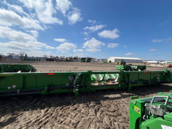 2022 John Deere C18R Header Corn Head