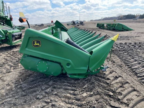 2022 John Deere C18R Header Corn Head