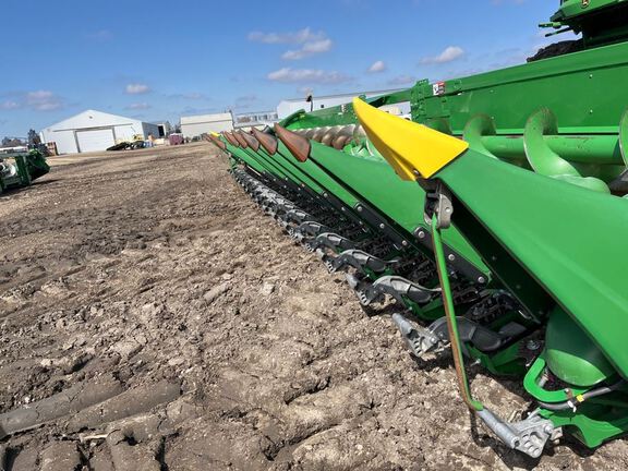 2022 John Deere C18R Header Corn Head