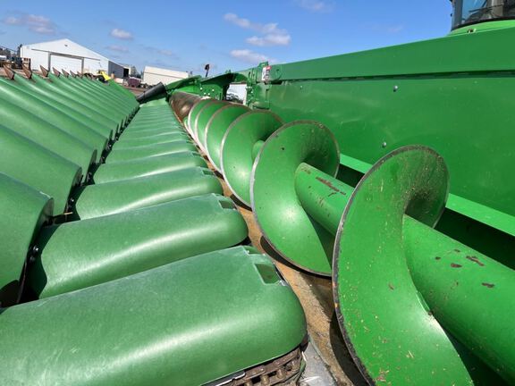 2022 John Deere C18R Header Corn Head