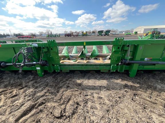 2022 John Deere C18R Header Corn Head