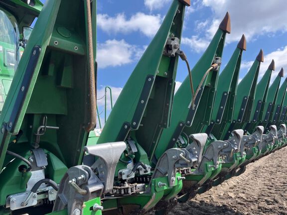 2022 John Deere C18R Header Corn Head