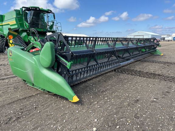 2017 John Deere 635FD Header Combine