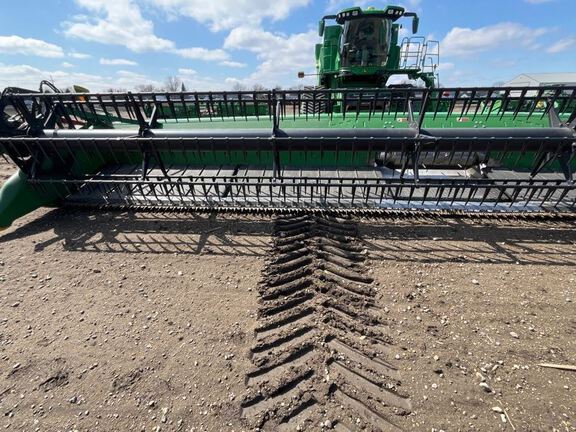 2017 John Deere 635FD Header Combine