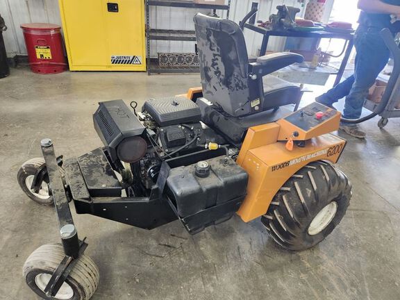 2001 Gannon 6200 Mower/Zero Turn