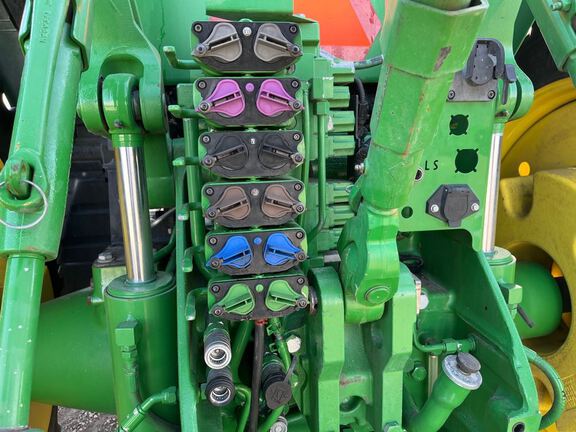 2014 John Deere 8370R Tractor