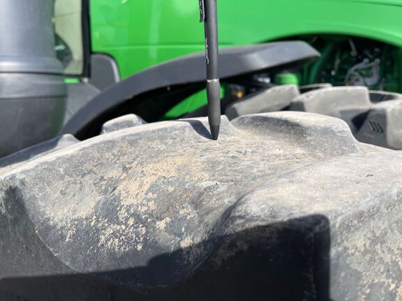 2014 John Deere 8370R Tractor