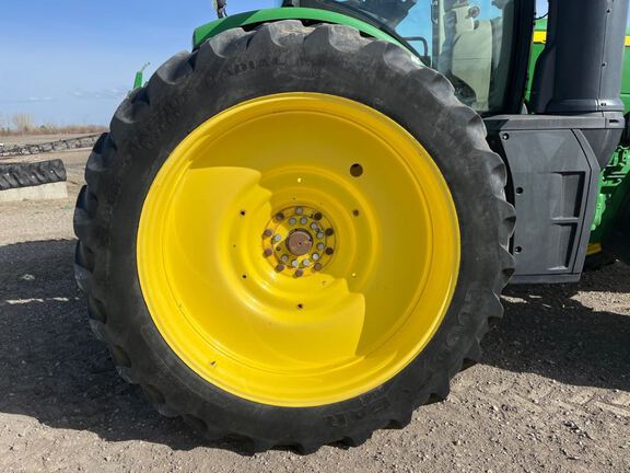 2014 John Deere 8370R Tractor