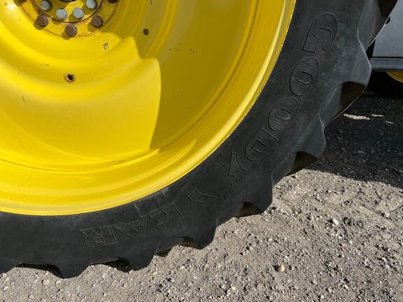 2014 John Deere 8370R Tractor