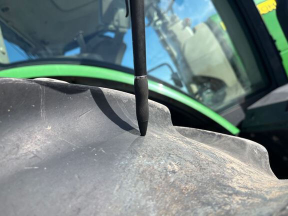 2014 John Deere 8370R Tractor