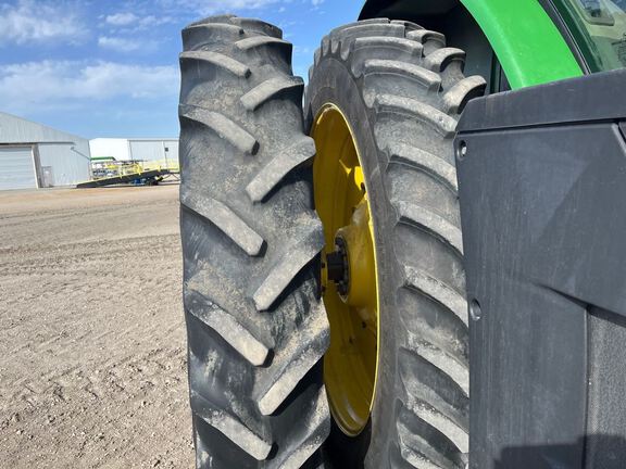 2014 John Deere 8370R Tractor