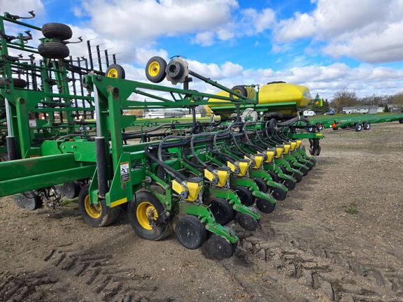 2008 John Deere DB44 Planter