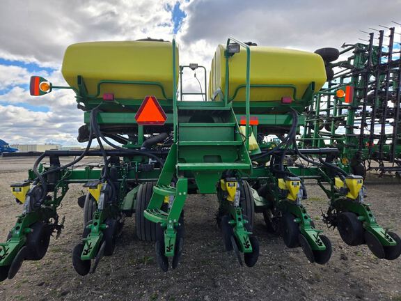 2008 John Deere DB44 Planter