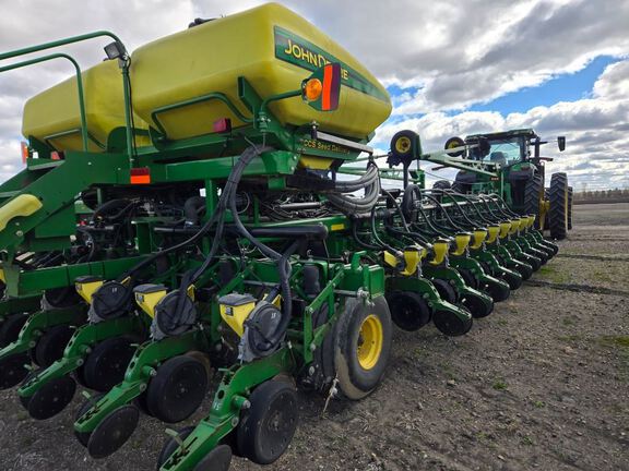 2008 John Deere DB44 Planter