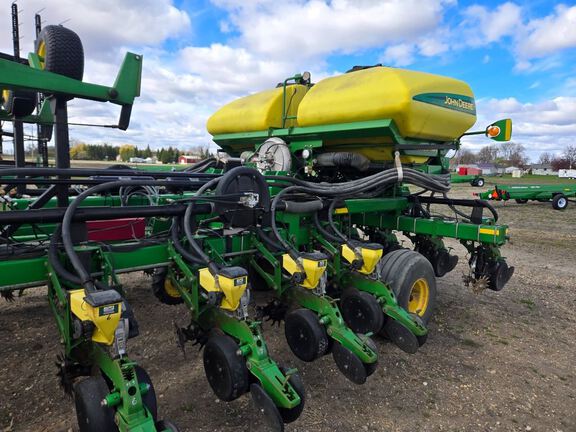 2008 John Deere DB44 Planter