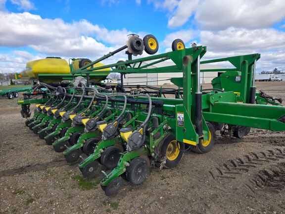 2008 John Deere DB44 Planter