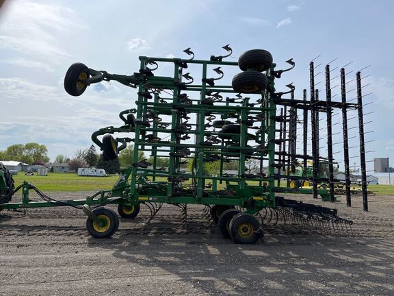 2007 John Deere 2210 Field Cultivator