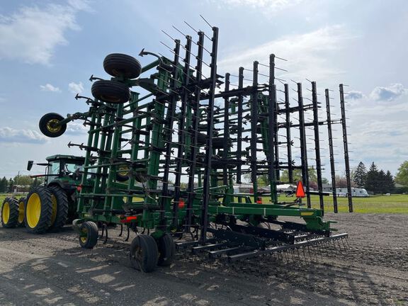 2007 John Deere 2210 Field Cultivator