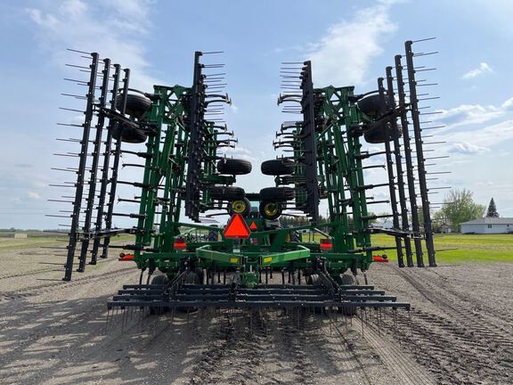 2007 John Deere 2210 Field Cultivator