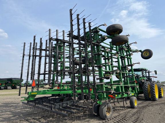 2007 John Deere 2210 Field Cultivator