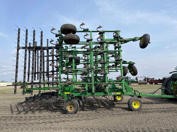 2007 John Deere 2210 Field Cultivator