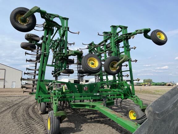 2007 John Deere 2210 Field Cultivator