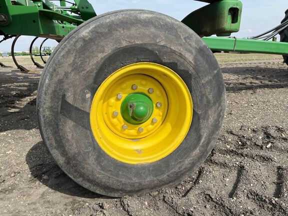 2007 John Deere 2210 Field Cultivator